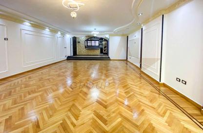 Apartment - 3 Bedrooms - 2 Bathrooms for sale in Shaarawy St. - Laurent - Hay Sharq - Alexandria