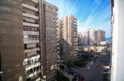 شقة - 3 غرف نوم - 3 حمامات للبيع في شارع المعسكر الرومانى - رشدي - حي شرق - الاسكندرية