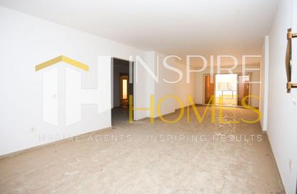 Apartment - 4 Bedrooms - 2 Bathrooms for sale in Smouha Square - Smouha - Hay Sharq - Alexandria Apartment - 4 Bedrooms - 2 Bathrooms for sale in Smouha Square - Smouha - Hay Sharq - Alexandria