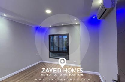 شقة - 3 غرف نوم - 2 حمامات للايجار في ذا كورت ياردز - كمبوندات الشيخ زايد - الشيخ زايد - الجيزة