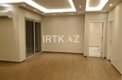 شقة - 2 غرف نوم - 2 حمامات للبيع في فيلدج جيت - المستثمرين الجنوبية - مدينة القاهرة الجديدة - القاهرة