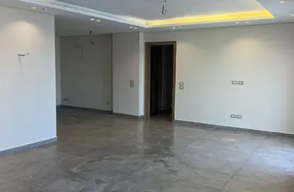 Apartment - 3 Bedrooms - 4 Bathrooms for sale in Centerville - Hyde Park - New Cairo City - Cairo