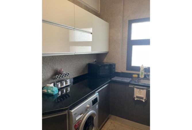 98830988 - Property Image 3