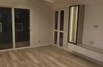 شقة - 2 غرف نوم - 2 حمامات للبيع في شارع طلعت مصطفي - الرحاب المرحلة الخامسة - الرحاب - مدينة القاهرة الجديدة - القاهرة