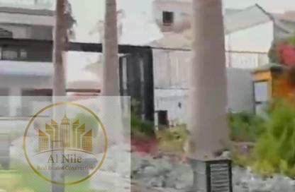 قصر - 8 غرف نوم - 8 حمامات للبيع في مدينة الشروق - القاهرة