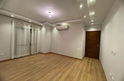 شقة - 3 غرف نوم - 2 حمامات للايجار في ذا كورت ياردز - كمبوندات الشيخ زايد - الشيخ زايد - الجيزة