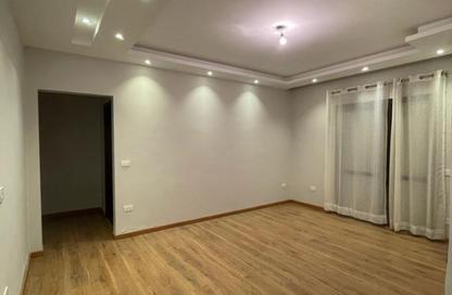 شقة - 3 غرف نوم - 2 حمامات للايجار في ذا كورت ياردز - كمبوندات الشيخ زايد - الشيخ زايد - الجيزة
