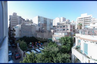 شقة - 3 غرف نوم - 2 حمامات للبيع في شارع عبد المنعم الدليل - ثروت - حي شرق - الاسكندرية