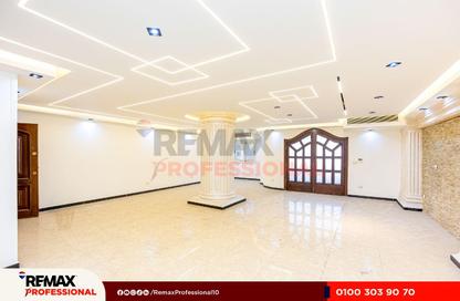 Apartment - 3 Bedrooms - 2 Bathrooms for sale in Abdel Moneim Al Dalel St. - Tharwat - Hay Sharq - Alexandria