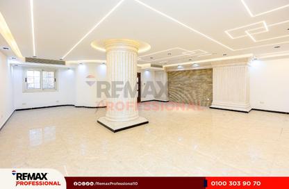 Apartment - 3 Bedrooms - 2 Bathrooms for sale in Abdel Moneim Al Dalel St. - Tharwat - Hay Sharq - Alexandria