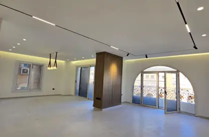Apartment - 3 Bedrooms - 3 Bathrooms for sale in Mohandessin - Giza