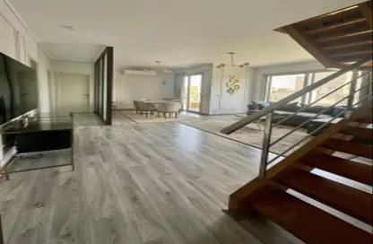 (بنتهاوس  (روف - 3 غرف نوم - 3 حمامات للايجار في فيلدج جيت - المستثمرين الجنوبية - مدينة القاهرة الجديدة - القاهرة