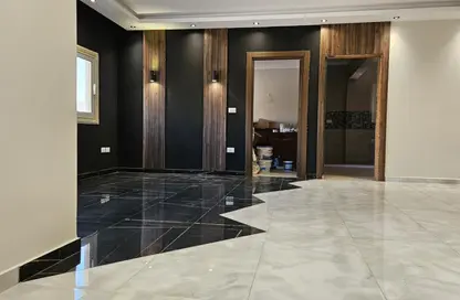 شقة - 4 غرف نوم - 3 حمامات للايجار في حى اسكان الجامعه الامريكية - كمبوندات التجمع الخامس - التجمع الخامس - مدينة القاهرة الجديدة - القاهرة