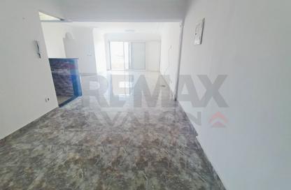 Apartment - 3 Bedrooms - 1 Bathroom for rent in Victor Ammanuel Square - Smouha - Hay Sharq - Alexandria