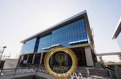 محل تجاري - استوديو - 2 حمامات للبيع في جولدن جيت - شارع التسعين الجنوبي - التجمع الخامس - مدينة القاهرة الجديدة - القاهرة