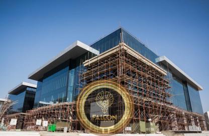 محل تجاري - استوديو - 2 حمامات للبيع في جولدن جيت - شارع التسعين الجنوبي - التجمع الخامس - مدينة القاهرة الجديدة - القاهرة