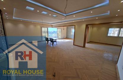Apartment - 4 Bedrooms - 2 Bathrooms for sale in Abd Al Hamid Badawy St. - El Hegaz Square - El Nozha - Cairo