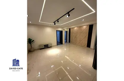 شقة - 3 غرف نوم - 2 حمامات للبيع في الحي الثالث - مدينة 6 أكتوبر - الجيزة