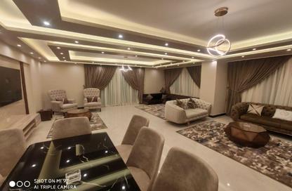 شقة - 3 غرف نوم - 3 حمامات للايجار في شارع لبنان - المهندسين - الجيزة
