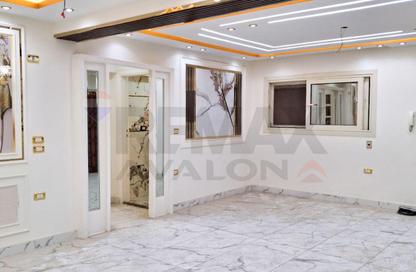Apartment - 4 Bedrooms - 2 Bathrooms for rent in Abdel Salam Aref St. - Laurent - Hay Sharq - Alexandria Apartment - 4 Bedrooms - 2 Bathrooms for rent in Abdel Salam Aref St. - Laurent - Hay Sharq - Alexandria