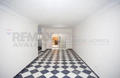 شقة - 4 غرف نوم - 1 حمام للبيع في بولكلي - حي شرق - الاسكندرية