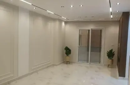 شقة - 3 غرف نوم - 2 حمامات للبيع في البوابة الرابعة - مينا - حدائق الاهرام - الجيزة