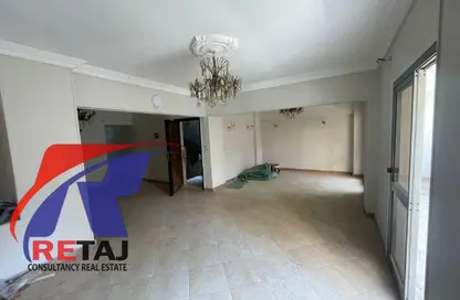 Apartment - 3 Bedrooms - 1 Bathroom for rent in Lozaka St. - 6th Zone - Nasr City - Cairo