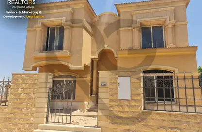 فيلا - 6 غرف نوم - 6 حمامات للبيع في رويال ميدوز - كمبوندات الشيخ زايد - الشيخ زايد - الجيزة