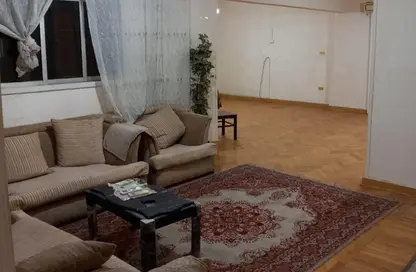 شقة - 3 غرف نوم - 2 حمامات للايجار في شارع كورنيش النيل - العجوزة - الجيزة