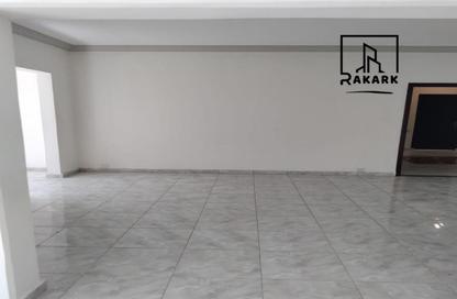 Apartment - 3 Bedrooms - 1 Bathroom for rent in Sayed Zakaria St. - Sheraton Al Matar - El Nozha - Cairo