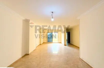 Apartment - 3 Bedrooms - 2 Bathrooms for rent in Al Geish Road - Camp Chezar - Hay Wasat - Alexandria