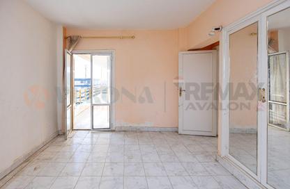 Apartment - 2 Bedrooms - 1 Bathroom for sale in Al Nasr St. - Al Maamoura - Hay Than El Montazah - Alexandria