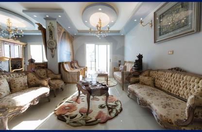 Apartment - 5 Bedrooms - 2 Bathrooms for sale in Doctor Mohamed Bedir St. - Cleopatra - Hay Sharq - Alexandria