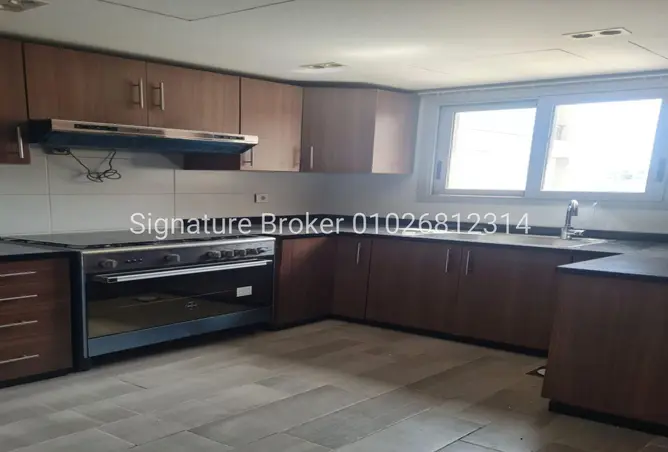 77061498 - Property Image 2