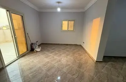 شقة - 3 غرف نوم - 2 حمامات للبيع في شارع عمر خورشيد - البنفسج 10 - البنفسج - مدينة القاهرة الجديدة - القاهرة