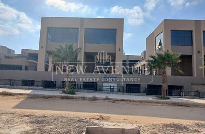 محل - استوديو - 1 حمام للايجار في كمبوند فيلدج جاردن القطامية - كمبوندات التجمع الخامس - التجمع الخامس - مدينة القاهرة الجديدة - القاهرة