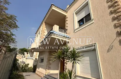 فيلا - 4 غرف نوم - 4 حمامات للبيع في كاليميرا - الحي الخامس - مدينة الشروق - القاهرة