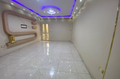 شقة - 2 غرف نوم - 2 حمامات للبيع في طريق المريوطيه - منشأة البكاري - فيصل - حي الهرم - الجيزة