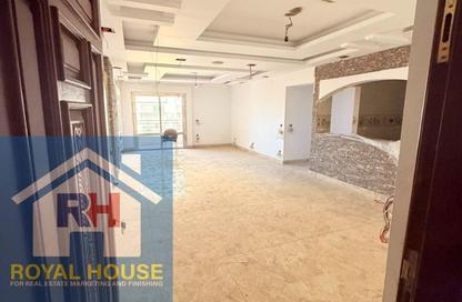 Apartment - 3 Bedrooms - 1 Bathroom for sale in Al Mashad St. - Al Tagned Square - El Nozha - Cairo