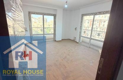 Apartment - 3 Bedrooms - 1 Bathroom for sale in Al Mashad St. - Al Tagned Square - El Nozha - Cairo