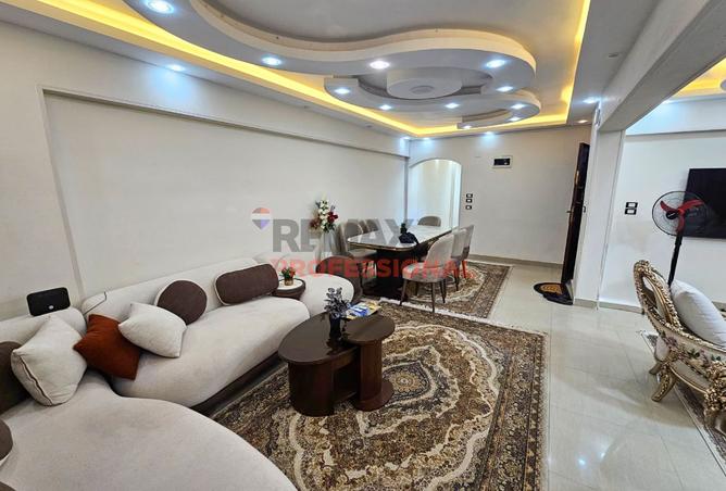 98832915 - Property Image 3