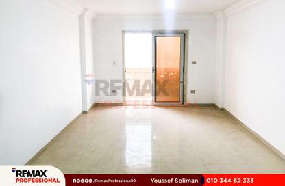 Apartment - 3 Bedrooms - 1 Bathroom for sale in Al Geish Road - Glim - Hay Sharq - Alexandria