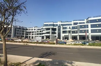 Half Floor - Studio - 4 Bathrooms for sale in Central Avenue - 2nd District - Sheikh Zayed City - Giza