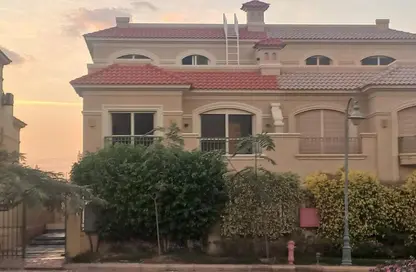 فيلا - 4 غرف نوم - 5 حمامات للبيع في الباتيو - الطريق الدائري - مدينة 6 أكتوبر - الجيزة