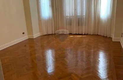 شقة - 2 غرف نوم - 2 حمامات للايجار في شارع احمد حشمت - الزمالك - القاهرة