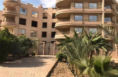 شقة - 3 غرف نوم - 2 حمامات للبيع في المجاورة الثانية - المنطقة الاولي - مدينة الشروق - القاهرة