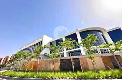 Retail - Studio - 2 Bathrooms for sale in The Hub - 5th Settlement Compounds - The 5th Settlement - New Cairo City - Cairo