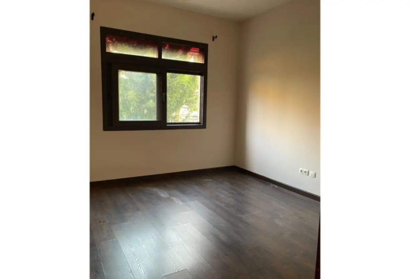 116762112 - Property Main Image