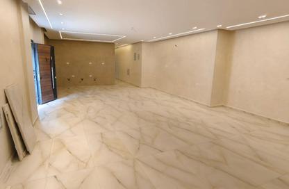 Apartment - 3 Bedrooms - 2 Bathrooms for sale in Ganoob El Acadimia - New Cairo City - Cairo