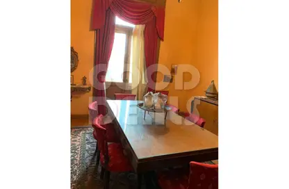 شقة - 5 غرف نوم - 2 حمامات للبيع في شارع القصر العيني - جاردن سيتي - القاهرة